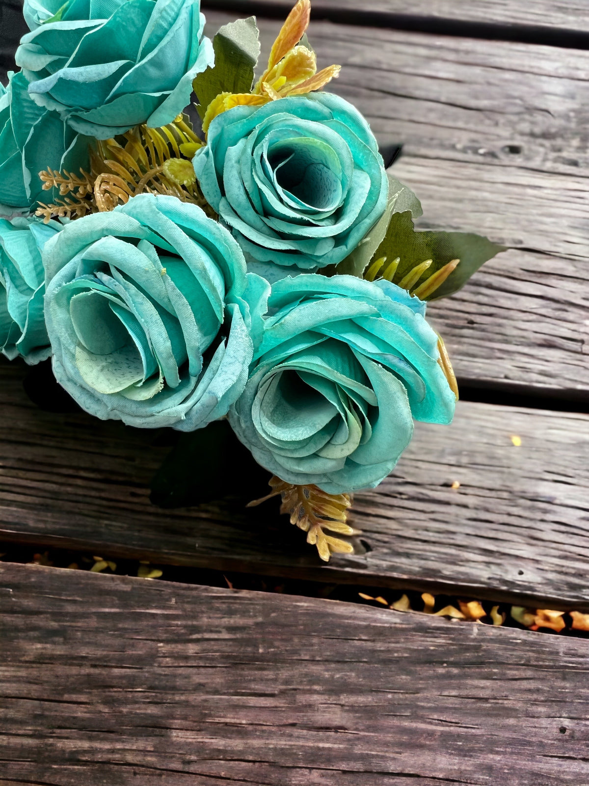 Beautiful Artificial Rose Flowers For Decor Your Home and Living Area.